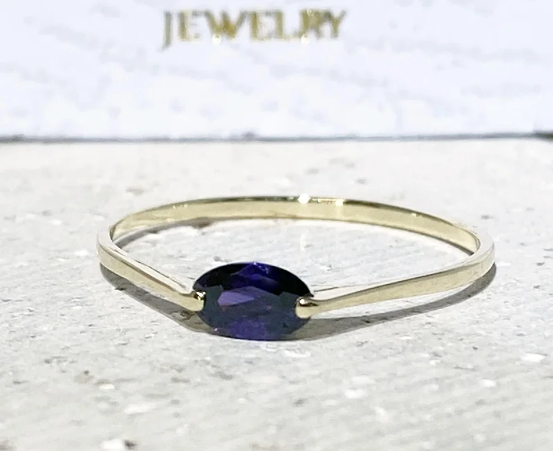 Alexandrite Gemstone Rings with a Chameleon - like Color ChangeAmethyst Ring - February Birthstone - Delicate Simple Ring with Oval Purple Amethyst Gemstone