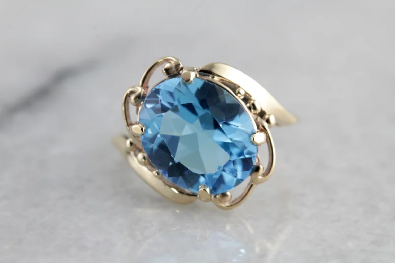 Agate Gemstone Rings with a Banded and Textured DesignElectric Blue Topaz Gold Cocktail Ring